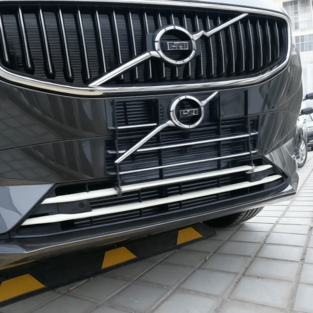 Фото Для Volvo XC60 2018: Наружные аксессуары для автомобиля, хромированные накладки из АБС-пластика, накладки на зеркала, накладки на лючок бензобака, решетка радиатора, накладки на дверные ручки. №3