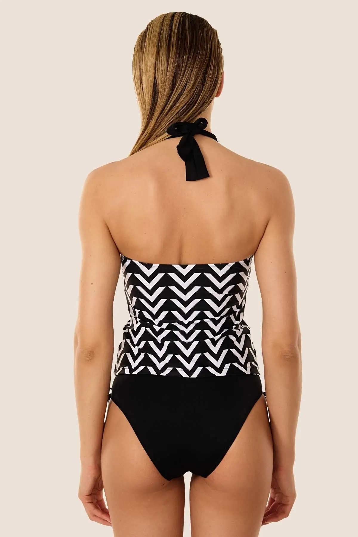 Рисунок 2 - Женский черный монокини с узором