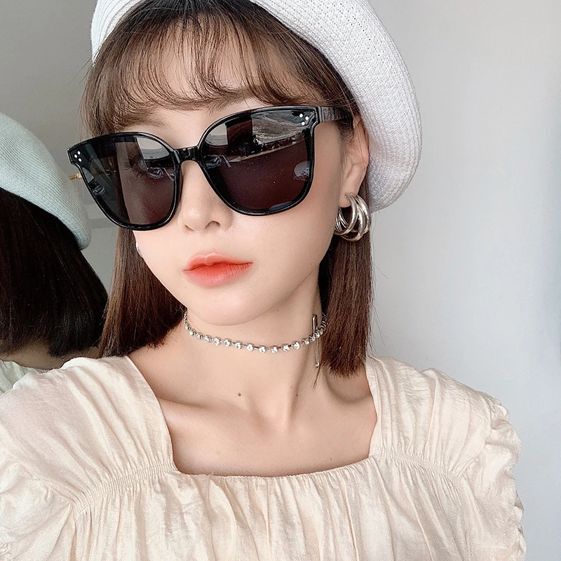 

2022 New Fashion Retro Big Frame Lens Mirror Eyeglasses Square Sunglasses Oversized Shades Eyeglasses Female Square Goggles
