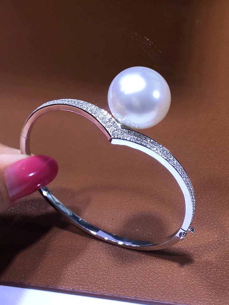 

Australian Nanyang White Pearl Natural Color 17-18MM Sea Round Strong Light Inlaid Diamond Sea Australian White Pearl 18k Gold B