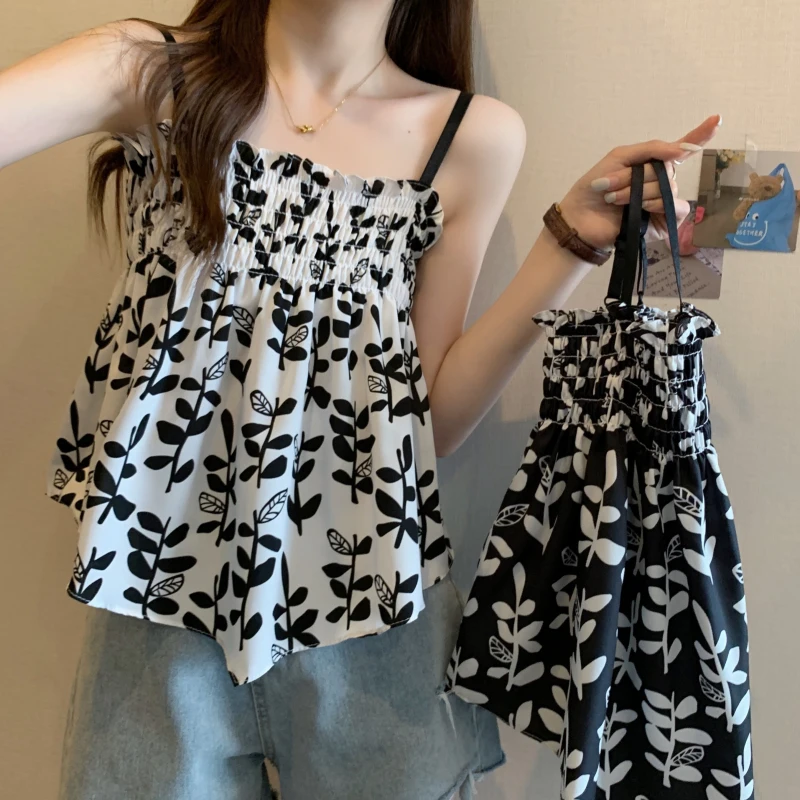 Женская майка без рукавов с цветочным принтом и открытыми плечами |