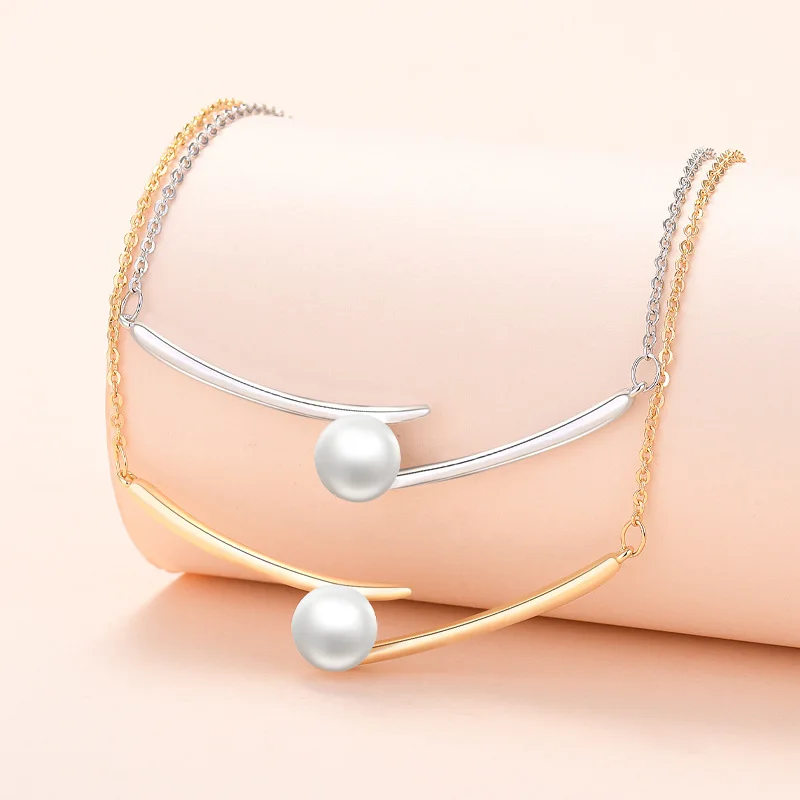 

New 2022 Designer Pearl Necklace Creative Personality Clavicle Chain