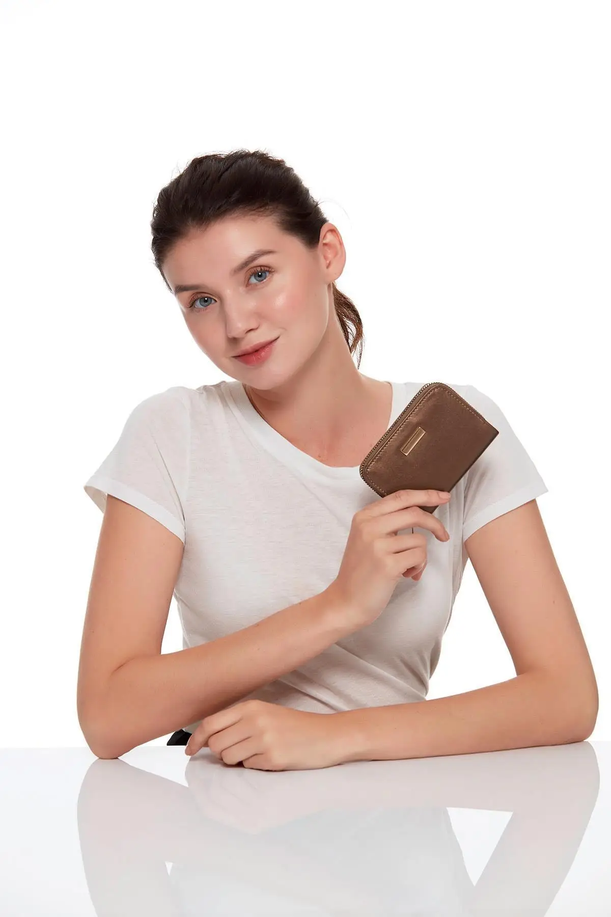 

Copper Female Wallet, Tarnish Metal Ornament, Bright, Quality Zipper, Solid Material, Smooth, coin Compartment