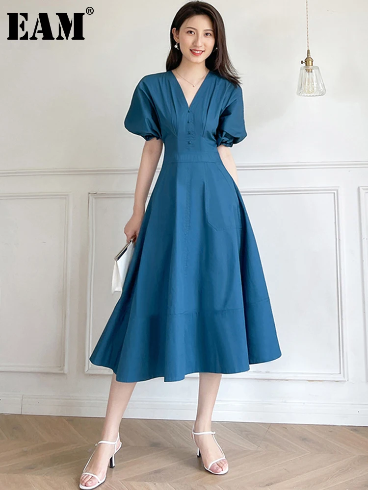 

[EAM] Women Blue Vintage Long Temperment Dress New V-Neck Short Sleeve Loose Fit Fashion Tide Spring Summer 2023 1DD9416