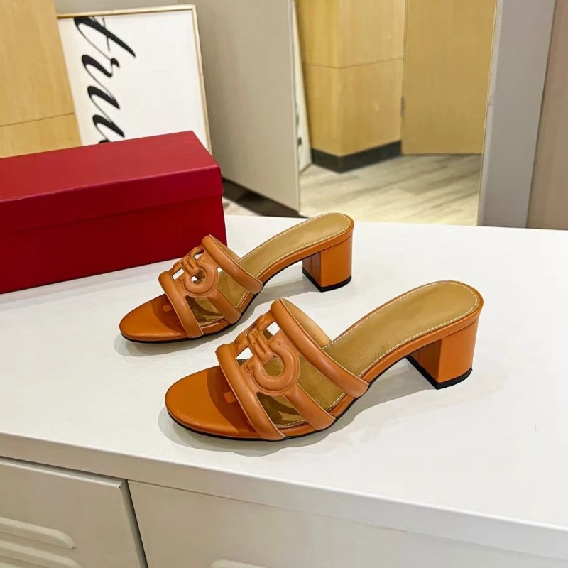 Comfortable sandals, flat heels, medium heels, low heels, open toe women's shoes, fashionable beach shoes