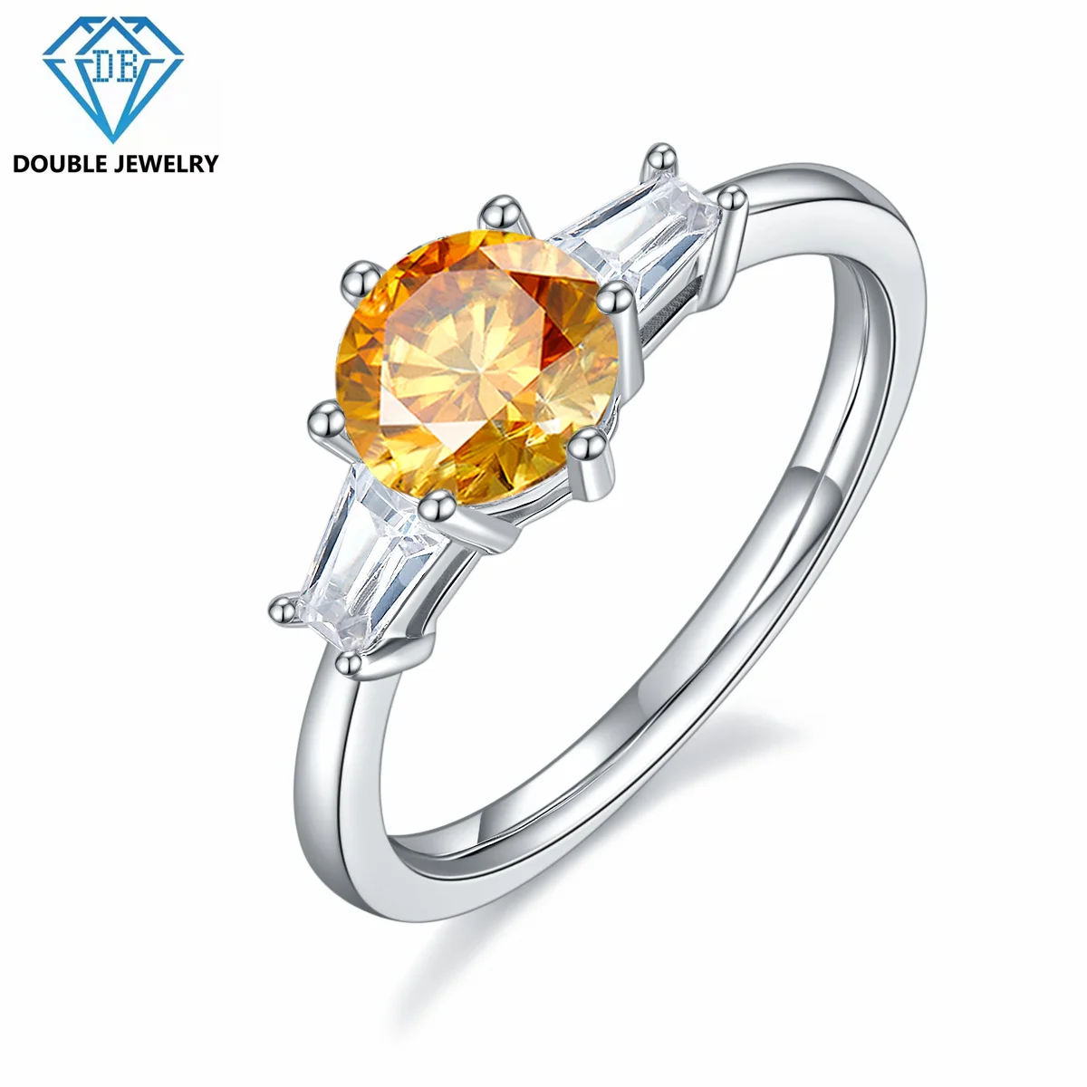 Кольцо из серебра 925 пробы с муассанитом и бриллиантами