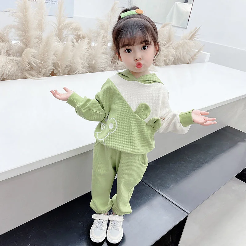 

Комплекты для весны и осени, новинка, милый детский модный костюм для девочек, штаны, корейские толстовки 2023, повседневная одежда с медведем и соединением, из двух предметов