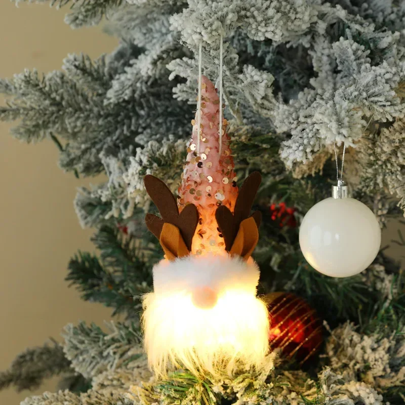 

Рождественский кулон с огнями из золотого бархата