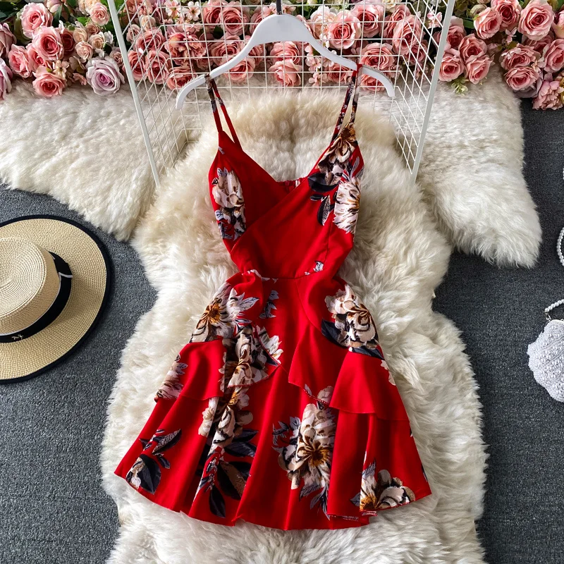 

Шифоновое платье с V-образным вырезом и поясом