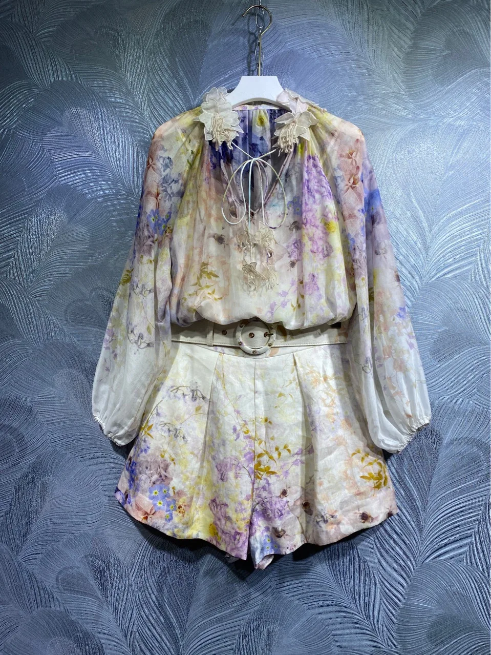 

Женские шорты с цветочной аппликацией, блузка с длинным рукавом и шорты с поясом, комплект из 2 предметов, B89, лето 2022