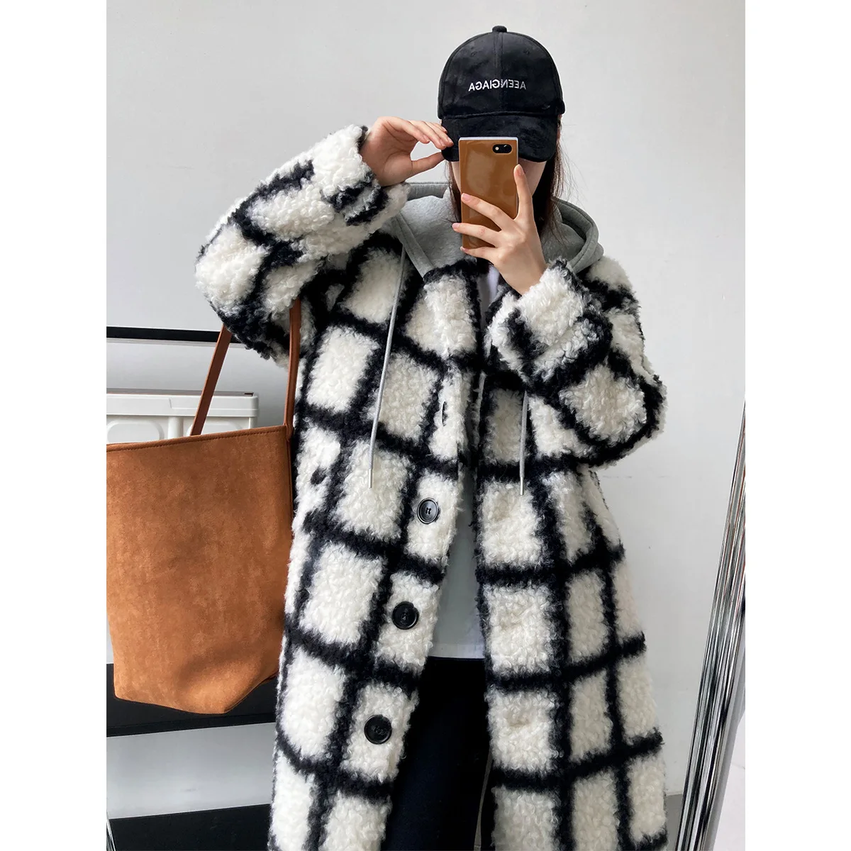 

2022 Women Winter Coat Long Sleeve Hooded Fake LambsWool Women Warm Long Jacket Coat Casaco Feminino Plaid Coat