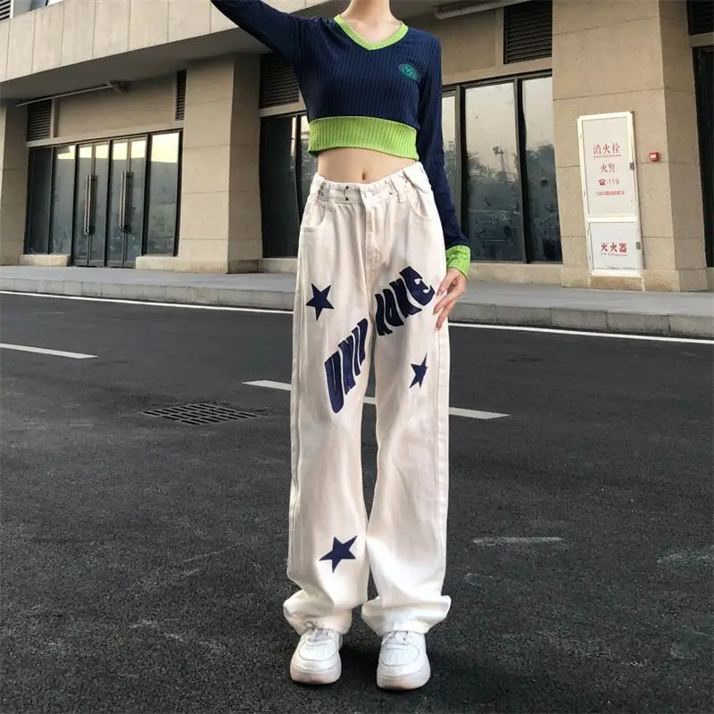 

Джинсы женские в стиле «хиппи», с буквенным принтом