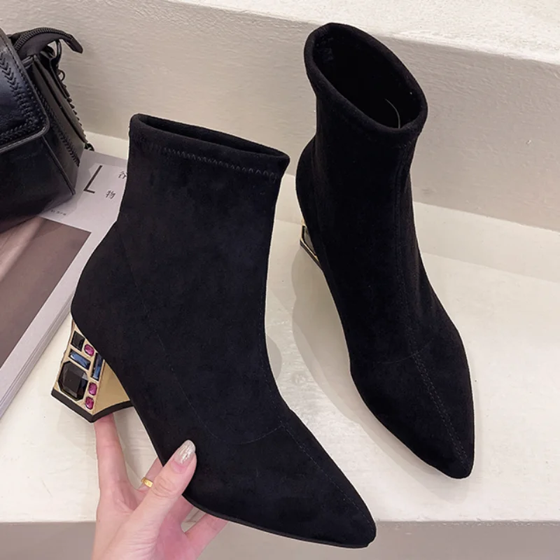 

Женские ботильоны с острым носком, на высоком каблуке