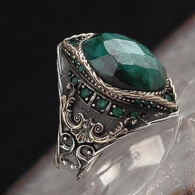 

Popular Large Dark Green Stone Ring for Men Vintage Jewelry Ancient Silver Color Carved Pattern Metal Oval Zircon Finger Ring