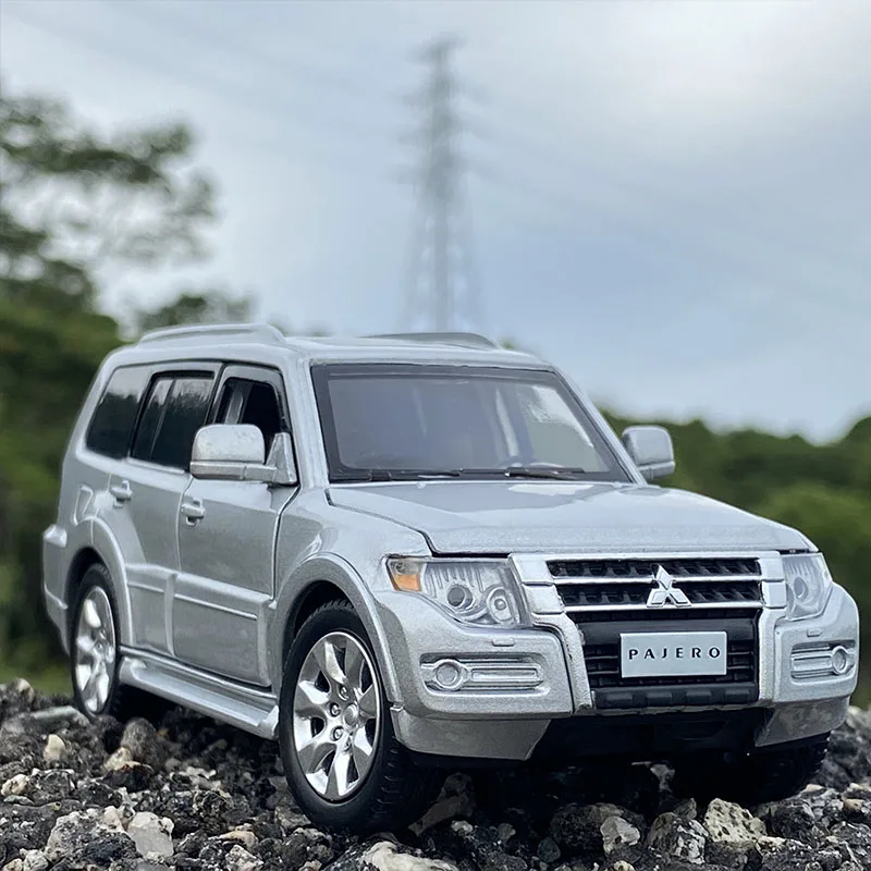 

1:32 Mitsubishi PAJERO SUV Alloy Car Model Diecasts Metal Toy Off-road Vehicles Car Model Collectible Simulation Childrens Gift