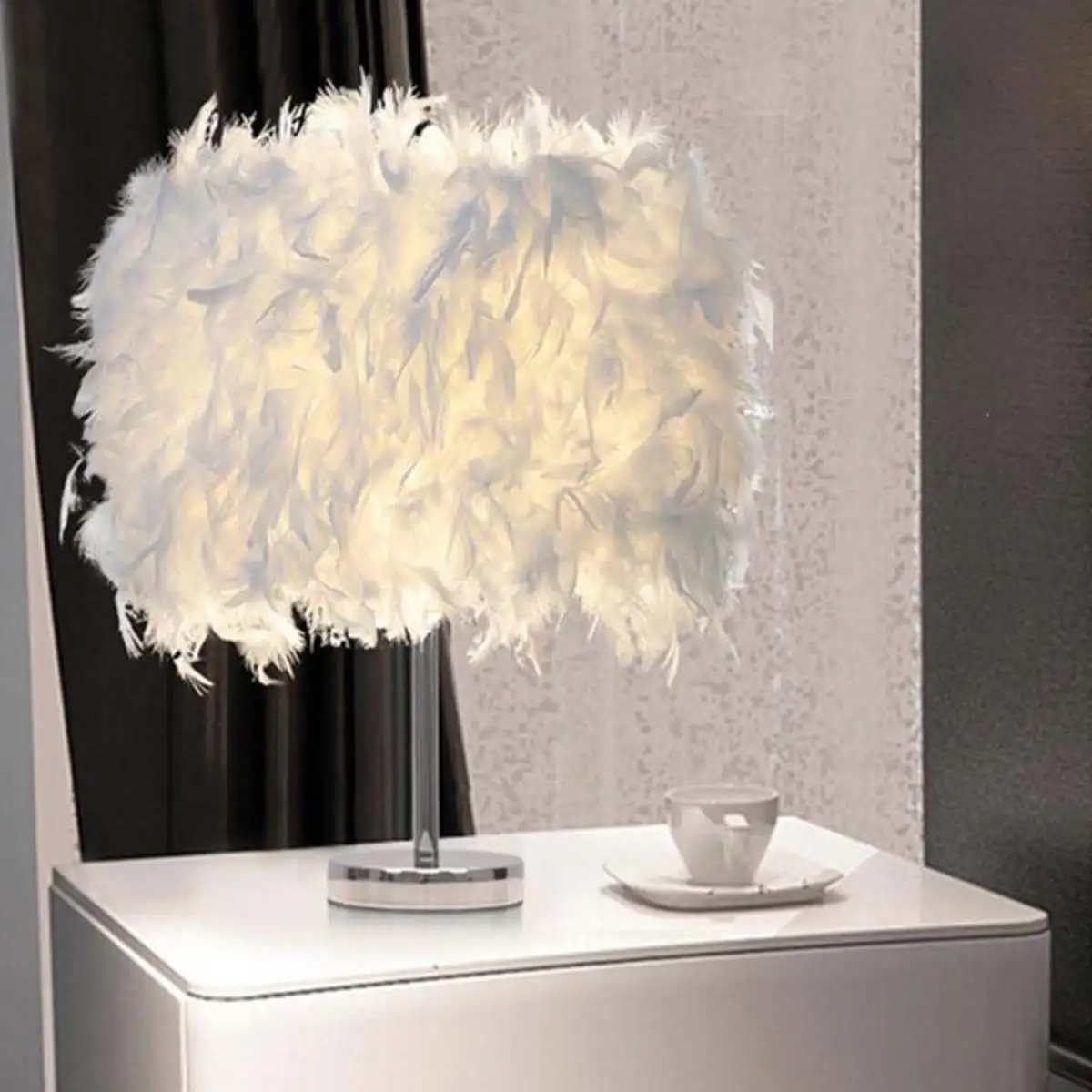 

Металлическая настольная лампа с абажуром из перьев, 220 В, прикроватный столик, винтажный ночник, Рождественский Декор, мягкая винтажная спальня, кабинет, белый
