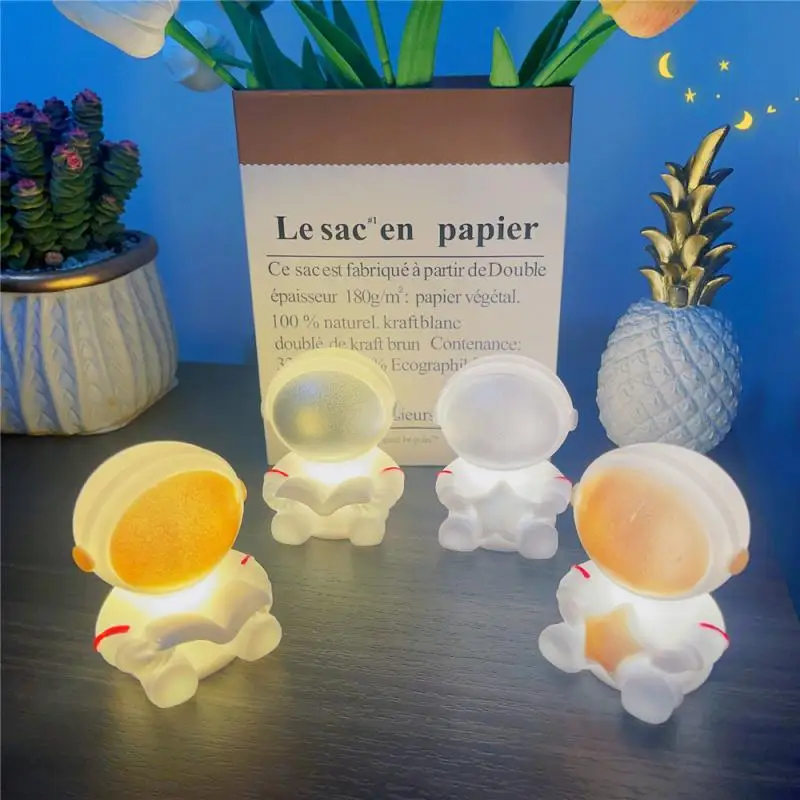 Светильник-ночник в виде кролика астронавта двух цветов с регулируемой