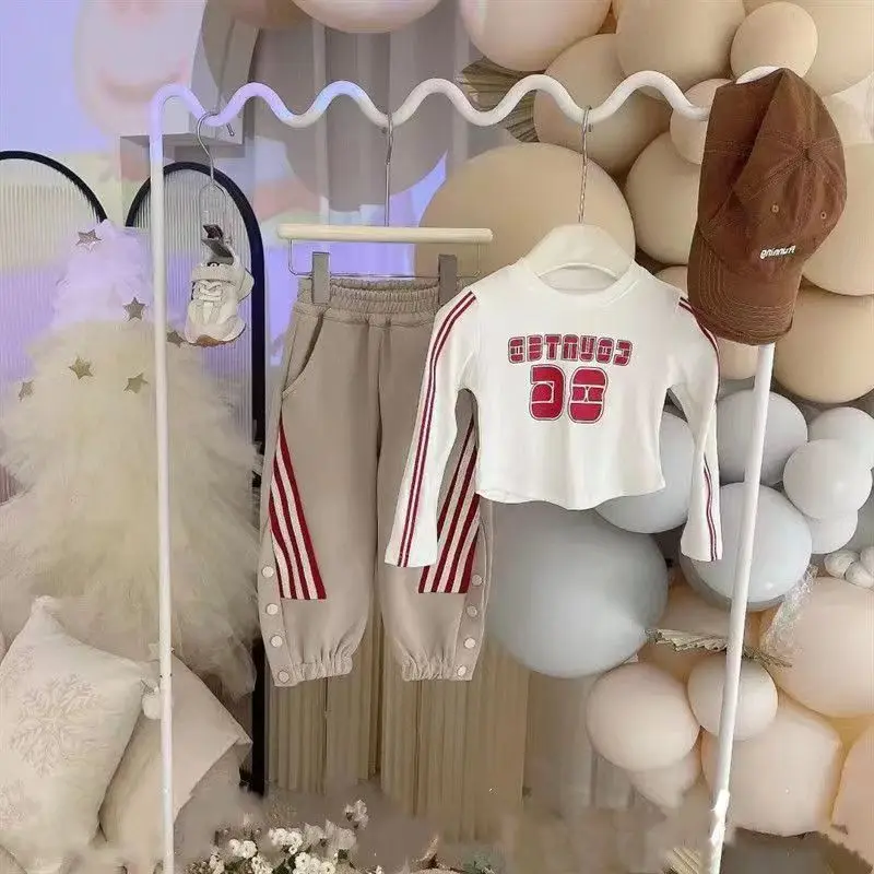 

Детский спортивный и удобный комплект для девочек, новинка 2023, Модный Топ с длинным рукавом и штаны для девочек на весну и осень, комплект из двух предметов