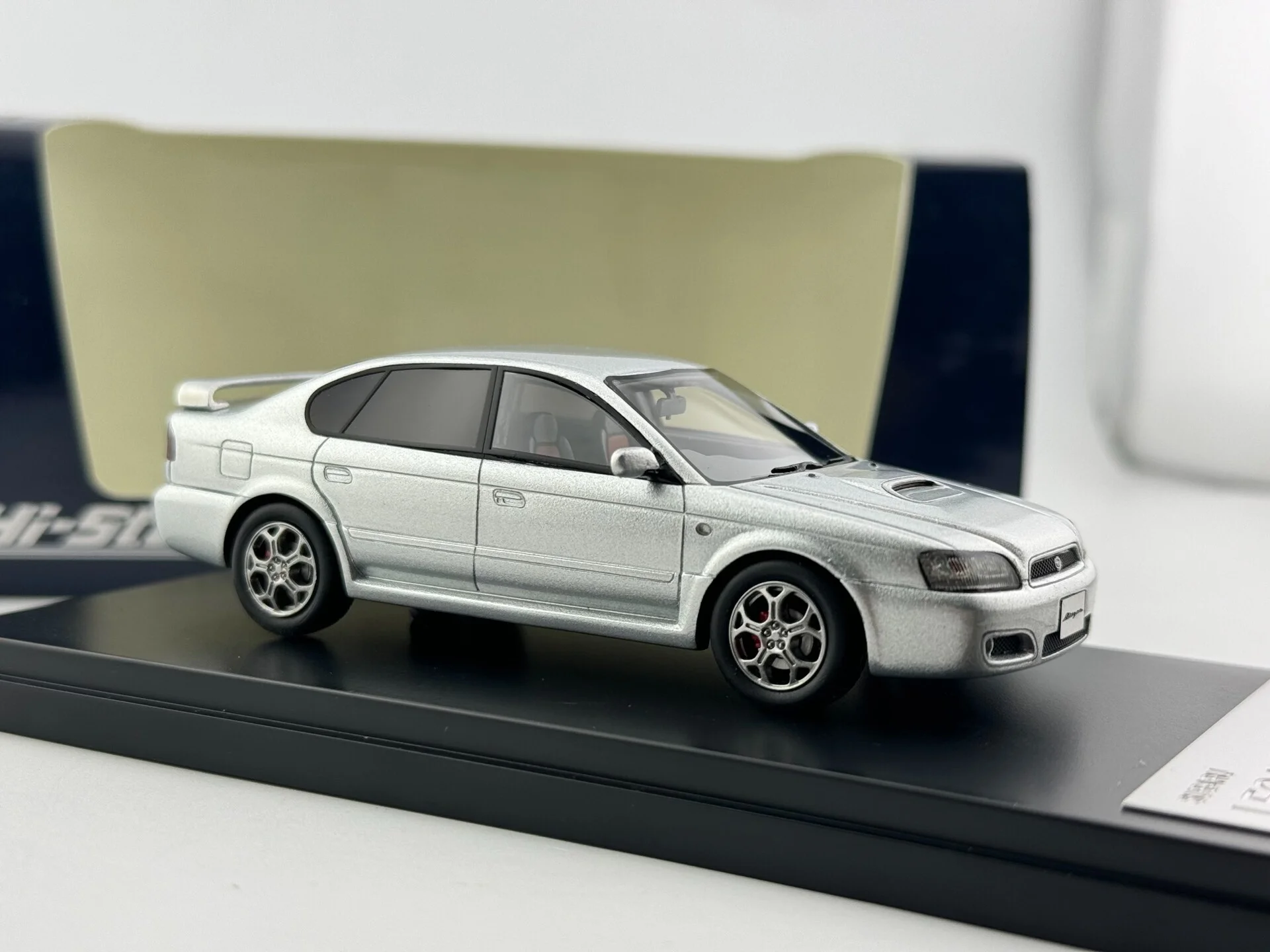 Фото Модель автомобиля Subaru Legacy из смолы, масштаб 1/43, с эффектом взрыва окон, Hi Story №2
