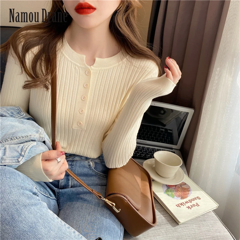 

Namou Drane Women's Autumn/winter 2022 New Autumn/winter Western Style with A Bottom Sweater Design Sense of A Niche Sweater