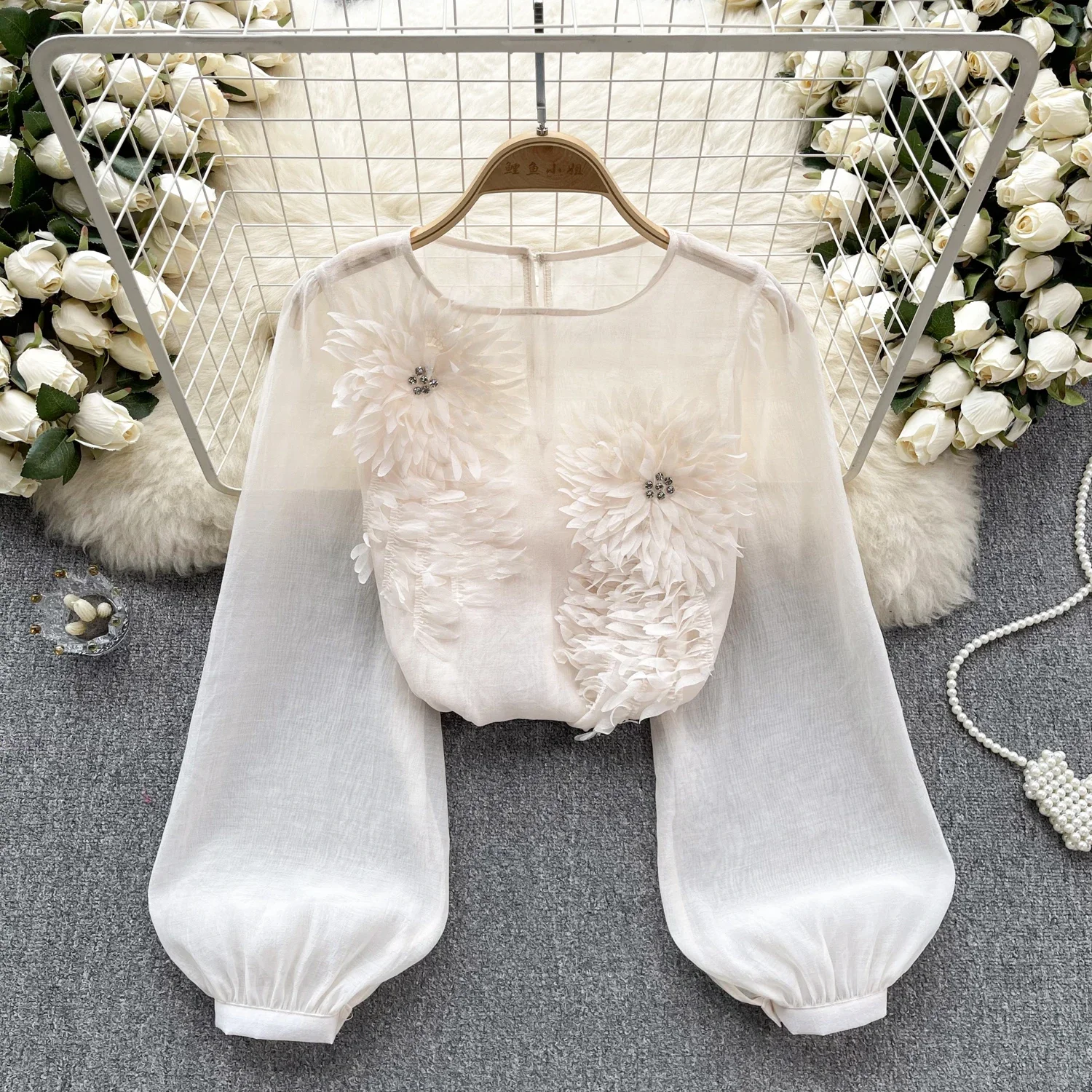 Женская атласная блузка с длинным рукавом и круглым вырезом