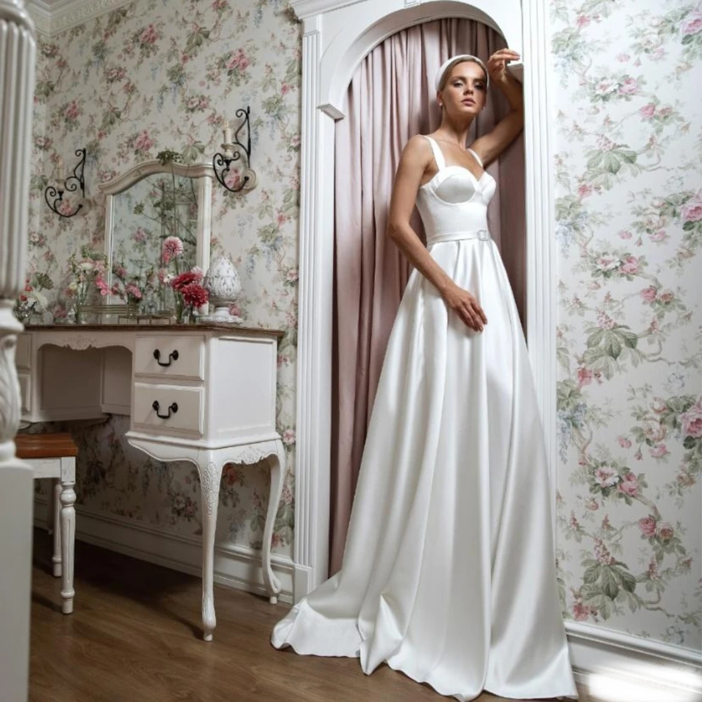 

Classic Wedding Dress A Line Sleeveless Satin Simple Wedding Gown Sweetheart Backless Lace Up Bridal Dress with Detachable Belt