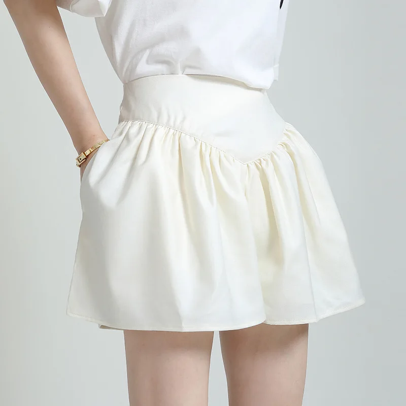 2023 summer new loose apricot A-line wide-leg pants V-line pleated cargo three-cent pants high-waisted casual shorts