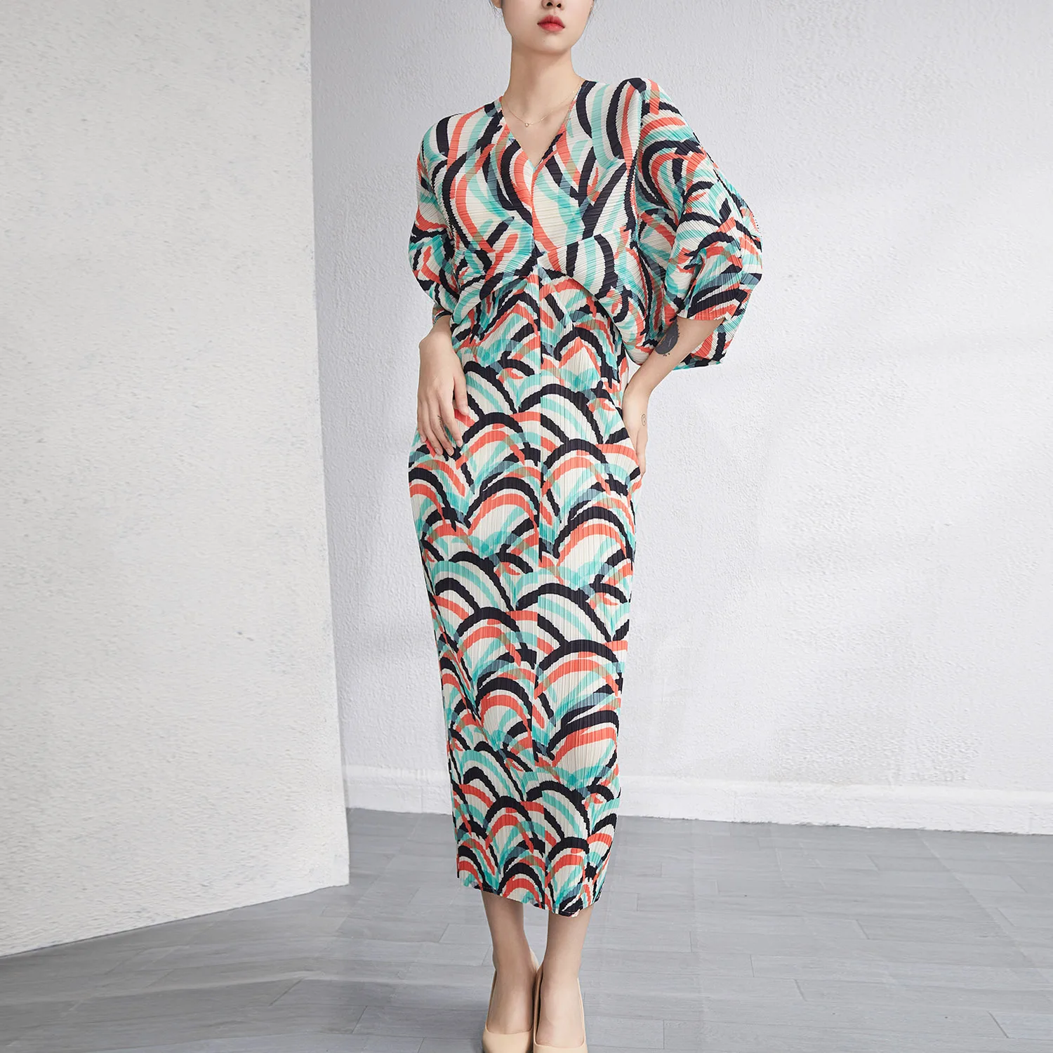 

Women Miyake Pleated French Dress 2023 Spring New Batwing Sleeve Large Size 100.00kg Printed V-neck Long Luxury Evening Dresses
