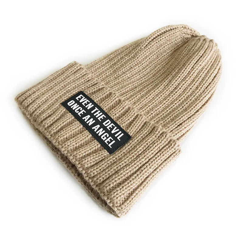 Шапка-бини унисекс теплая шапка с надписью и ярлыком Повседневная вязаная для