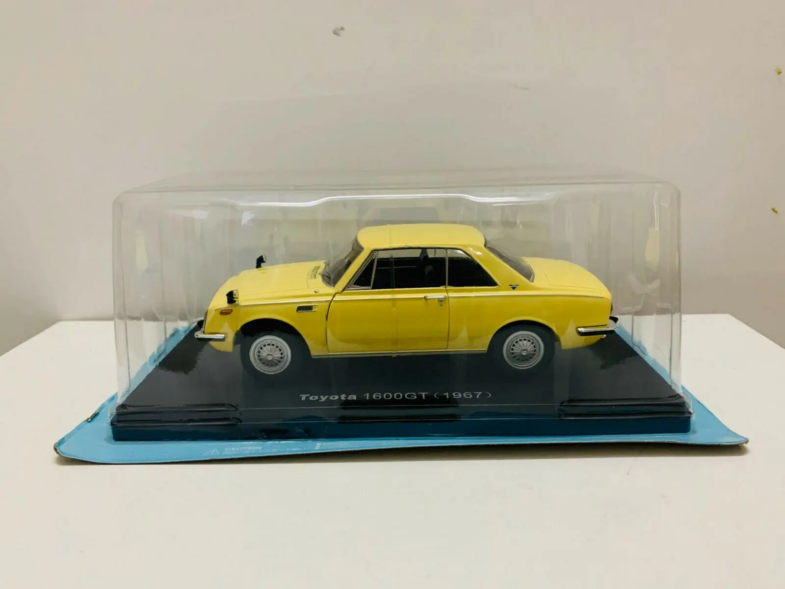 

1:24 1600GT 1967 спортивный автомобиль, винтажная модель автомобиля из сплава, украшение, украшение, автомобиль, игрушка