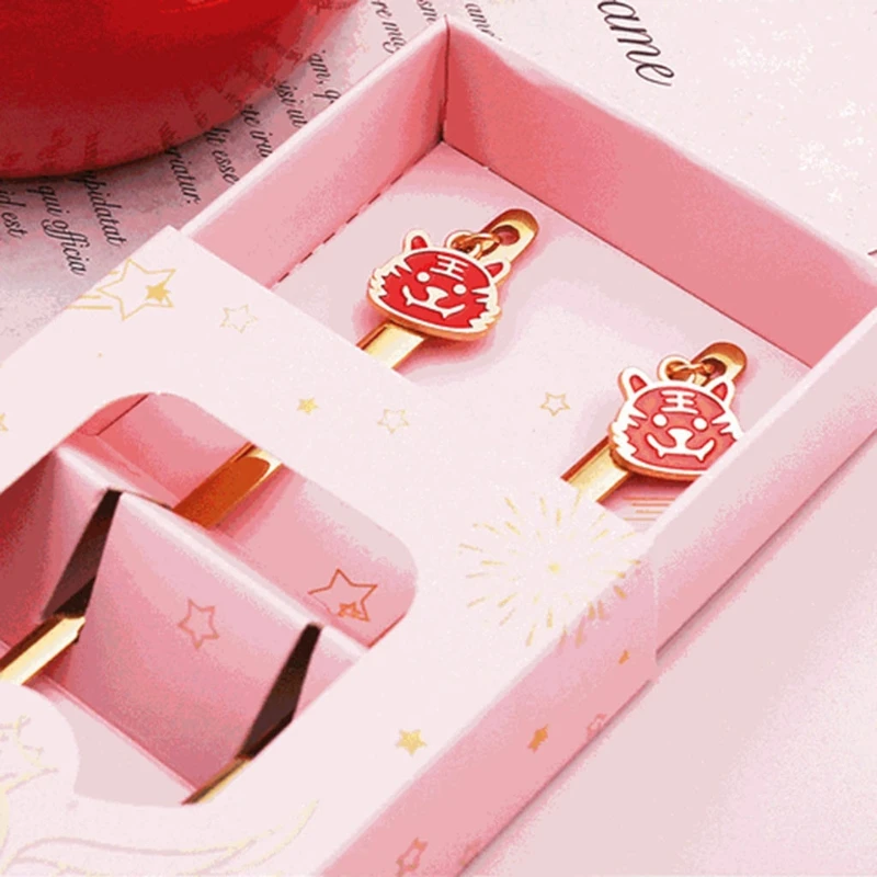 

2 Pcs Fork and Spoon Set with Tiger Pendant for Themed Parties Birthday Parties Afternoon Tea Weddings Exquisite