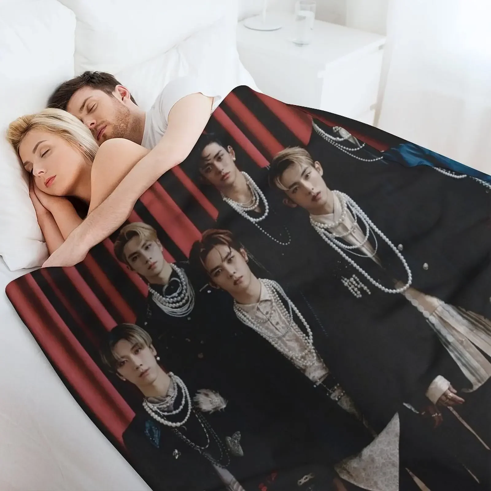 Дизайнерские мягкие одеяла WAYV - KICK BACK