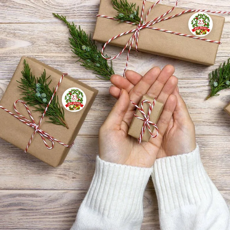 

500Pcs Christmas Theme Labels Stickers DIY 2.5cm Gift Seal Stickers Decoration