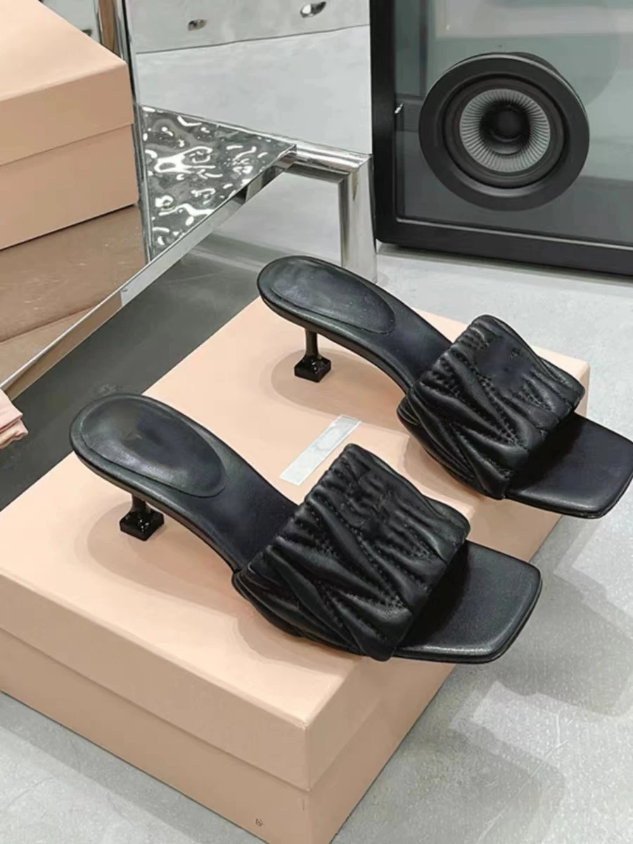 2023 High Quality MUI Home Summer Fashion Anti Slip Square Head Letter Flat Bottom External Wearing Slippers Female