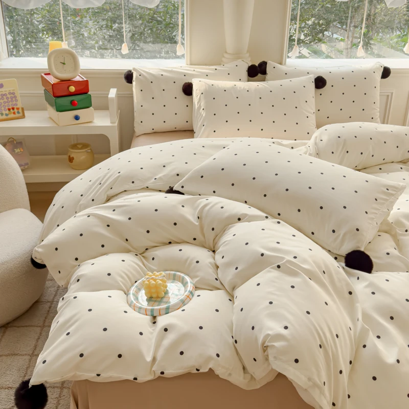 Простой стильный комплект постельного белья приятный для кожи постельное белье