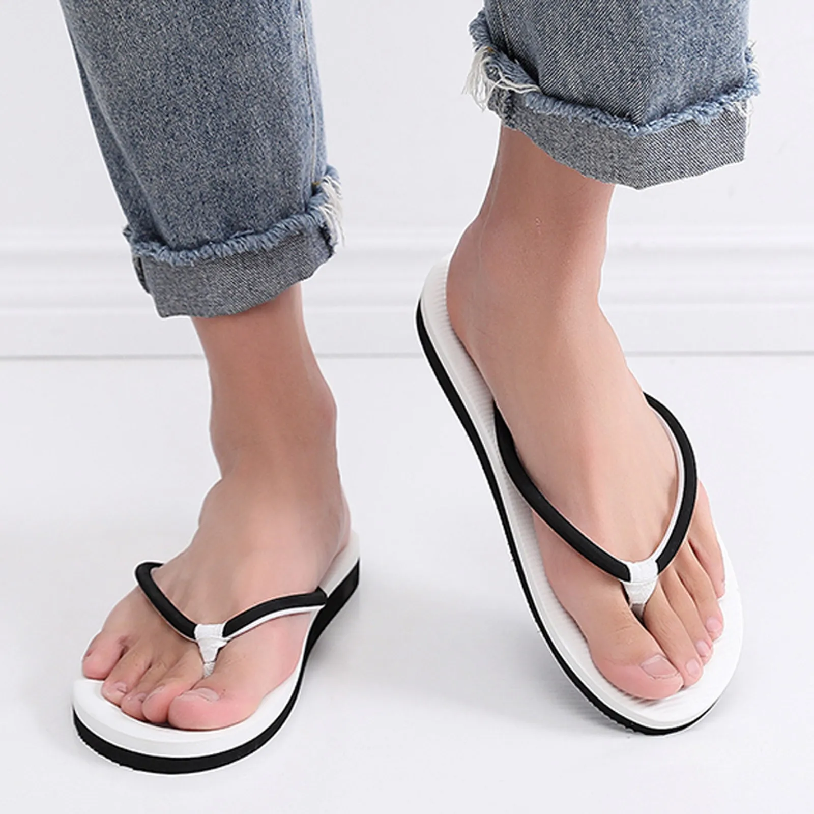 

Men's Summer Beach Shoes Outdoor Indoor Breathable Flip-Flops Non-slip Home Flat Slippers Hotel Household Sandals Male Zapatos
