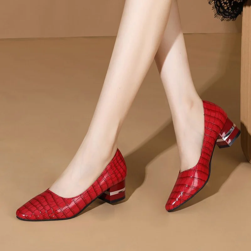 

Женские туфли-лодочки со змеиным принтом, на массивном каблуке