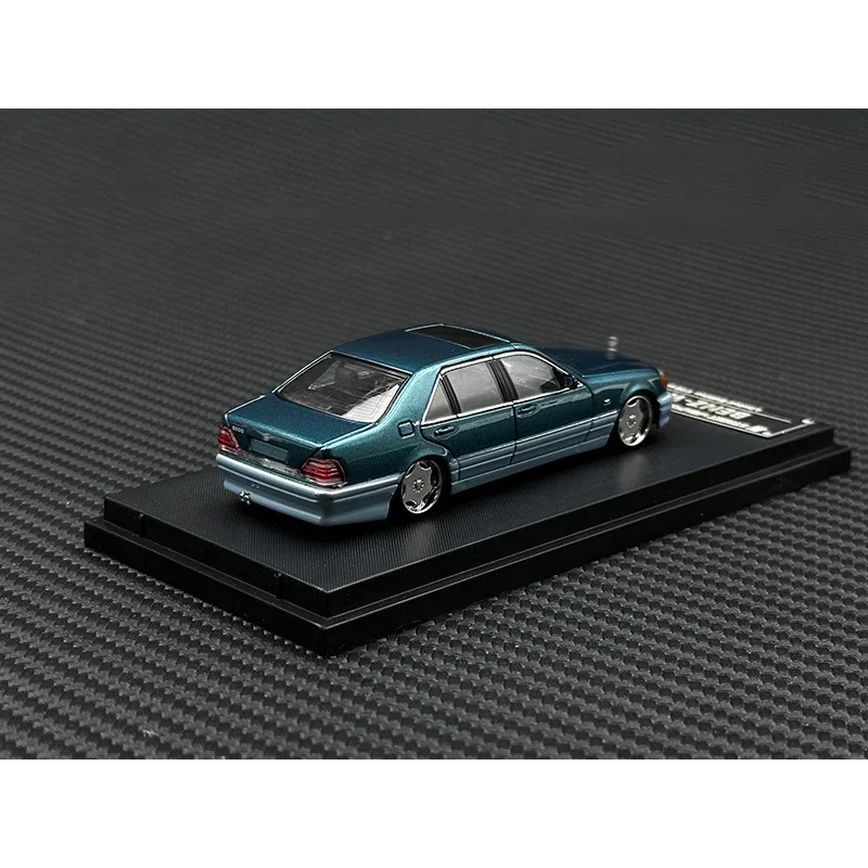 В наличии 1:64 SW S600 W140 двухцветная литая диорама модель автомобиля коллекция