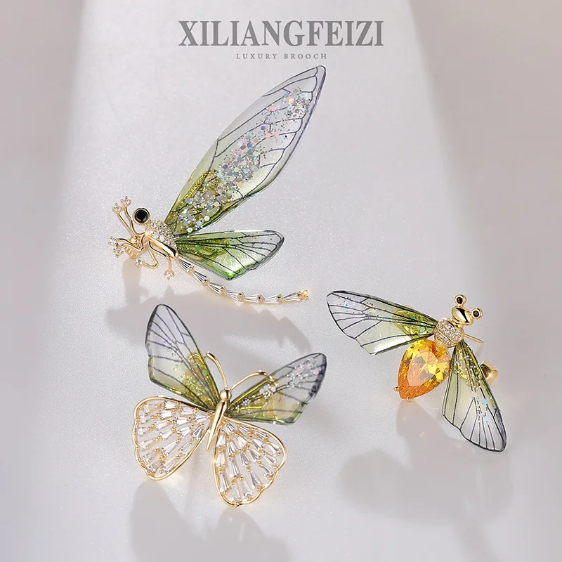 

High Quality Fashion Brooch For Women Acrylic Transparent Wings Dragonfly Brooch Ladies Personalized Butterfly Corsage Brooches
