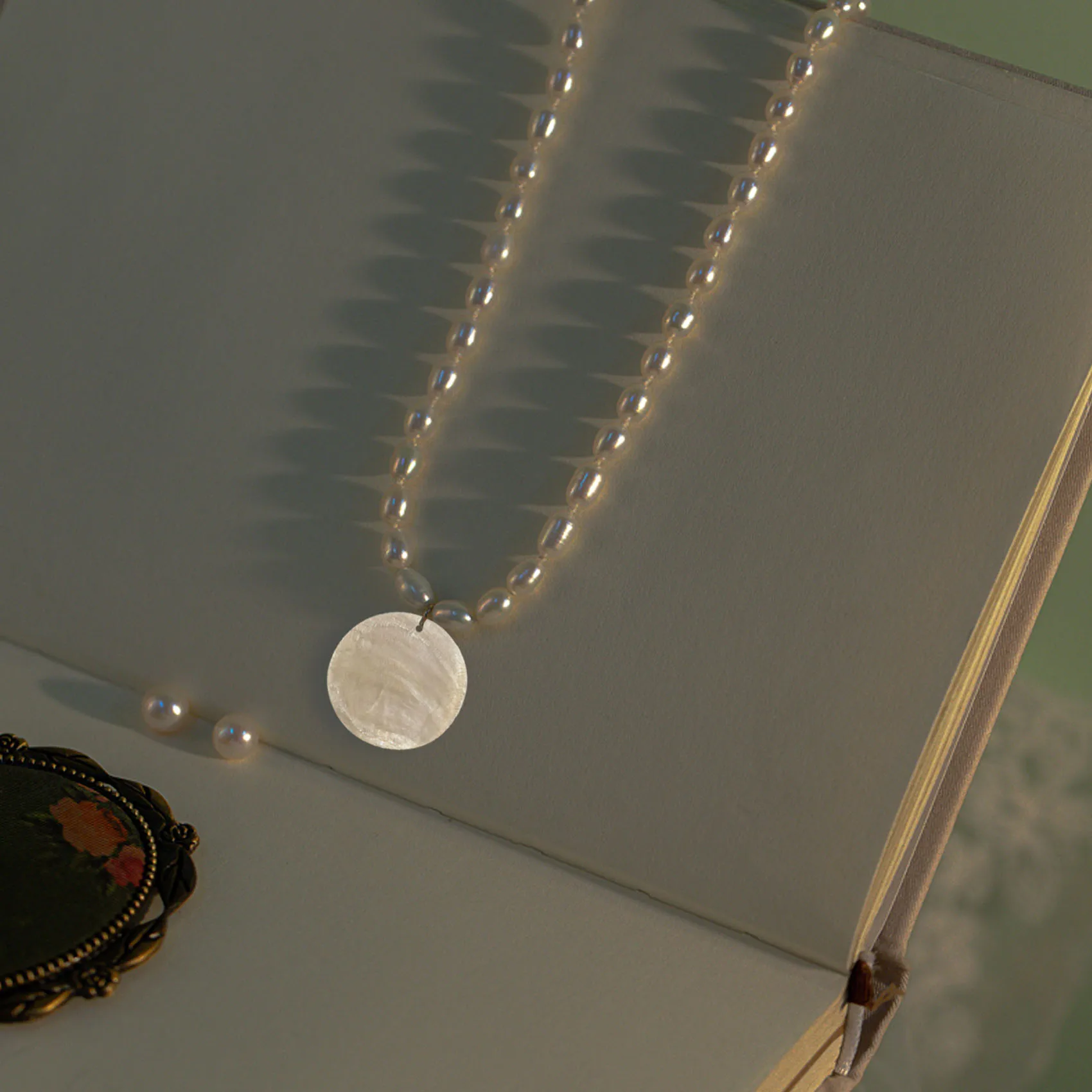 Plate Beads 100X Nacre Pearl Shell Round 35mm White