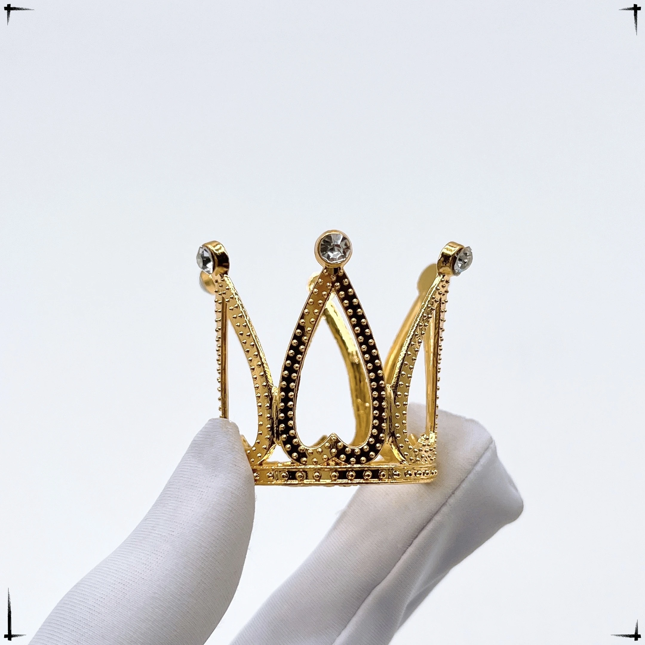 

Миниатюрная корона из металла