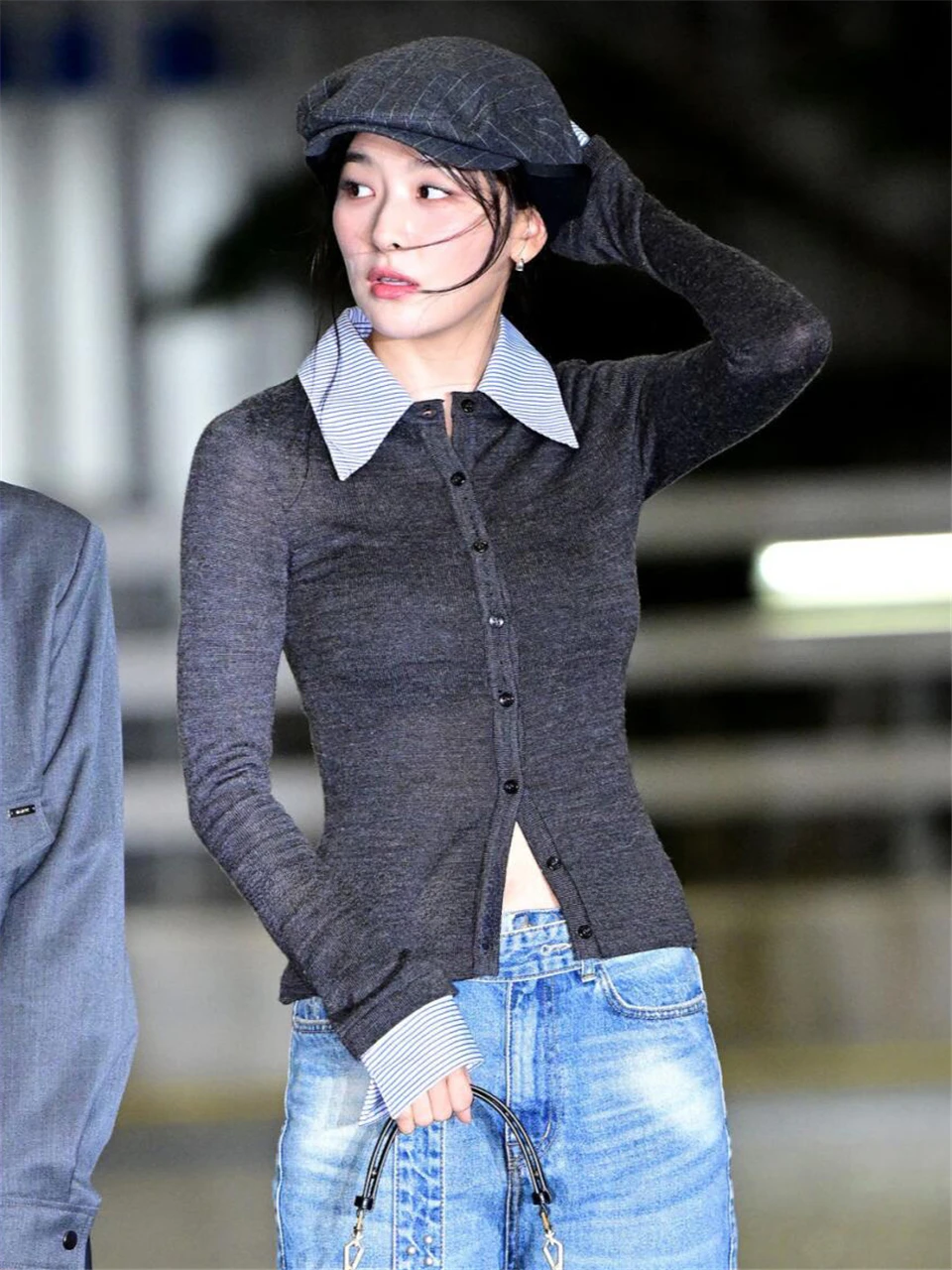 Женская футболка с хлопковым воротником и кародвигом