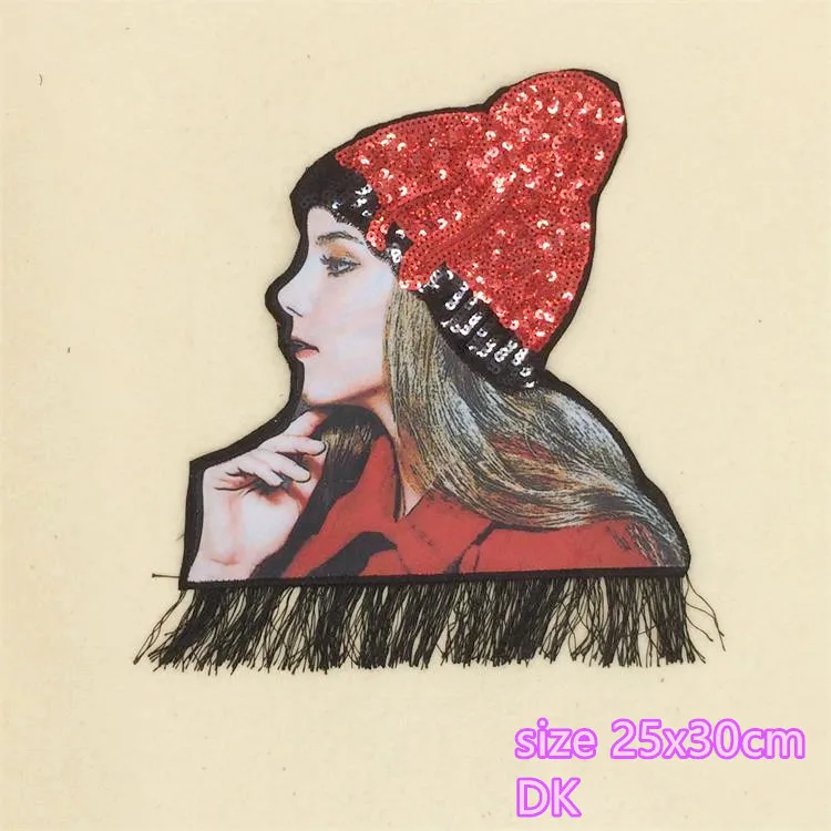 Большая вышитая нашивка с блестками