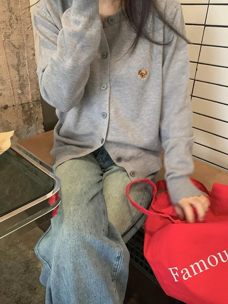 Дизайнерский смысл корейский мягкий свободный свитер в стиле ретро с вышивкой