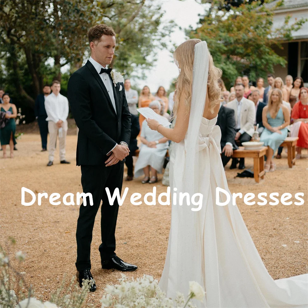 Рисунок 2 - Атласное свадебное платье-русалка без рукавов