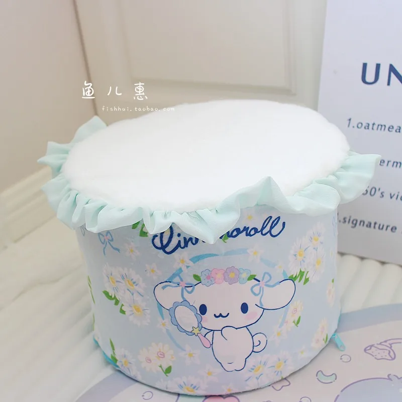 Фото Новый круглый пуфик-татами Kuromi Cinnamoroll My Melody для переобувания, плюшевый, модный, с ощущением роскоши, в девичьем стиле, милый и нежный. №5