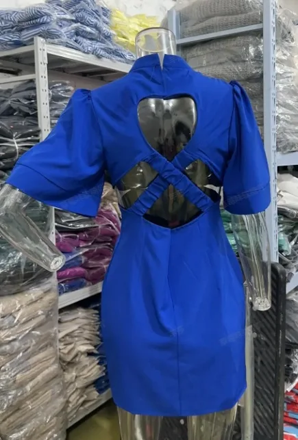 Женское мини-платье миди с расклешенными рукавами и высокой талией