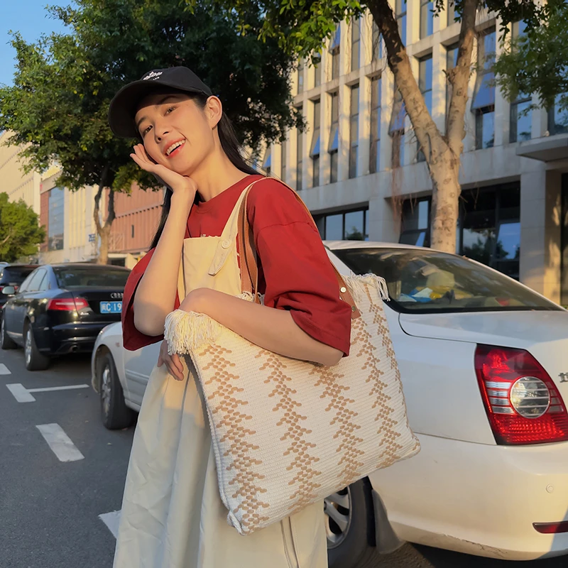 

2023 New Hot Selling Women's Bag Large Capacity Trendy Nylon Shoulder Bag Multi Functional Fashion Women's Handbag