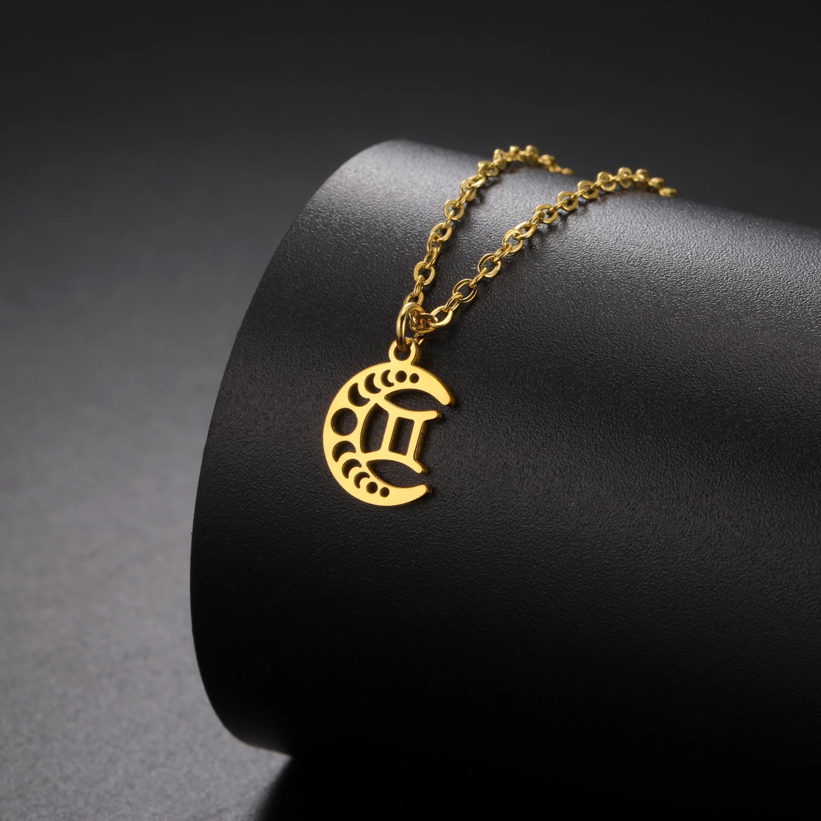 Женское колье из нержавеющей стали с подвеской в виде Солнца и Луны