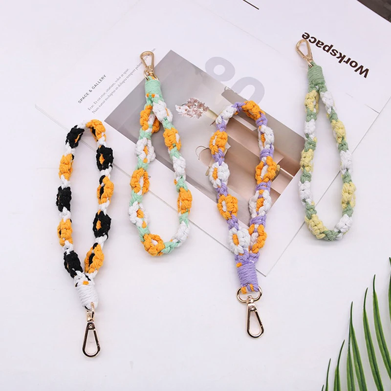 Creative Daisy Flower Macrame Wristlet Keychain Boho Bohemian Key Fob Strap Wrist Lanyard Bracelet Keyring Purse Backpack Charm